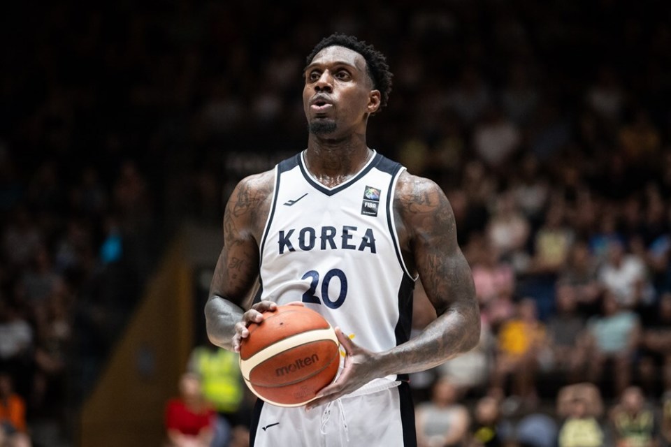 韩国35岁归化退役曾是世界杯得分王易建联周琦防不住他