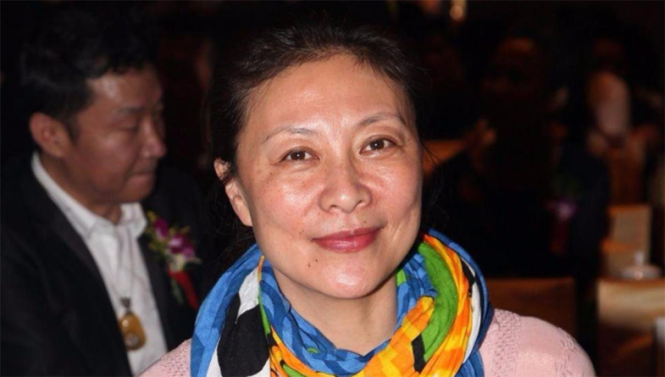 《走走停停》"最佳新人"岳红,24岁拿影后,40岁患癌和女儿和解