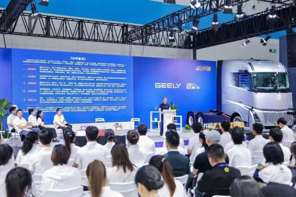 蔚小理向下、国家队向上，车企市值排名巨变_腾讯新闻
