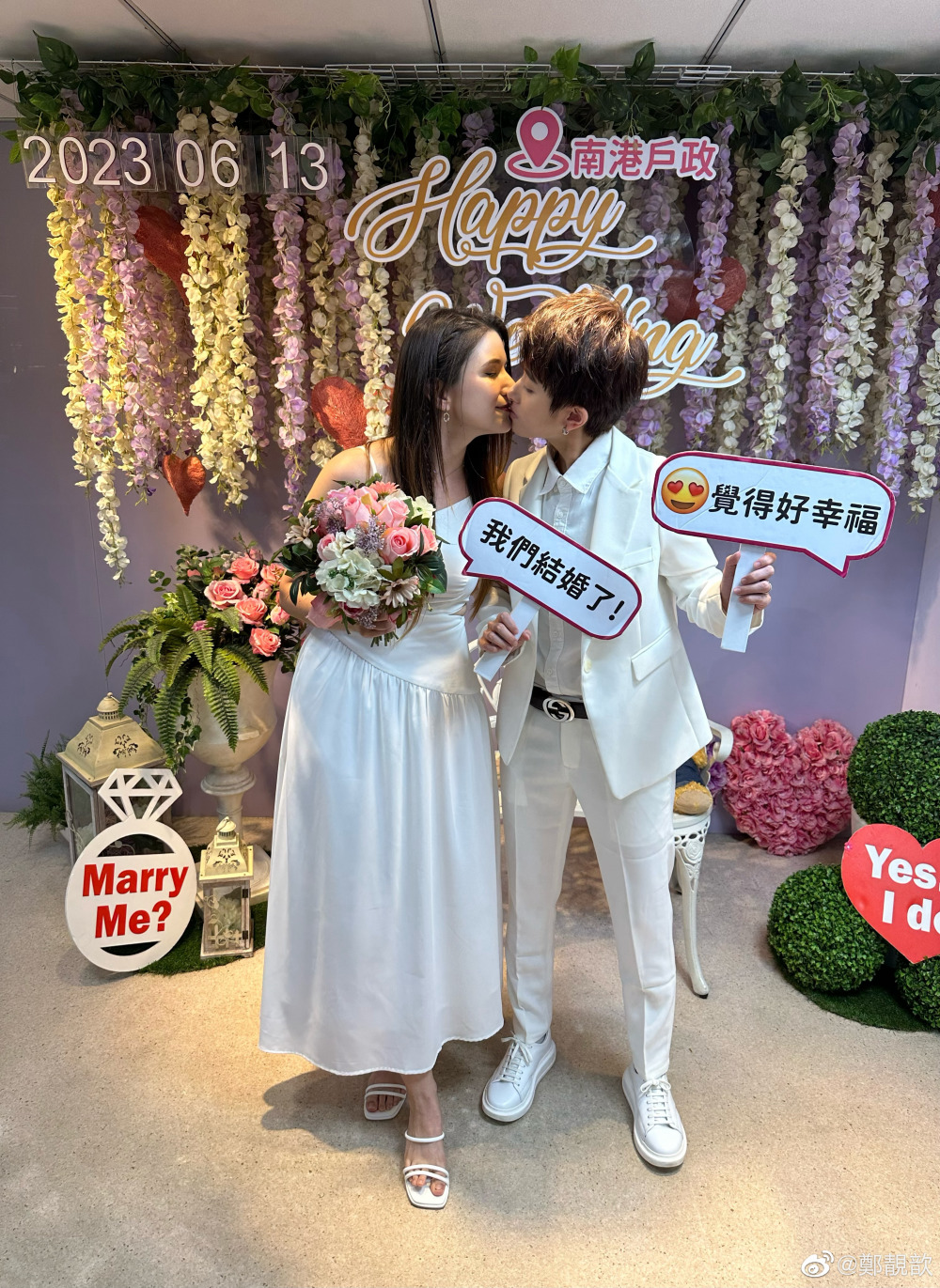 《落跑甜心》女主郑靓歆与女友领证结婚,自言还没考虑要小孩_腾讯新闻