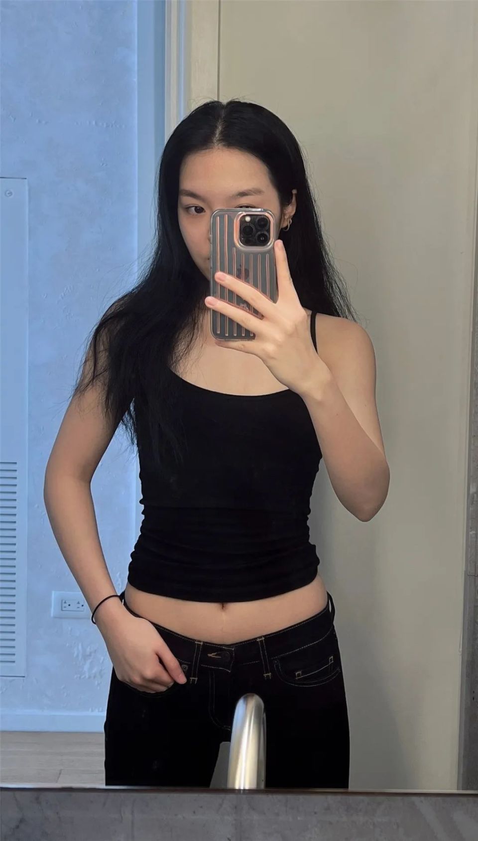 李咏女儿法图麦随拍引关注自在松弛展现个人风格