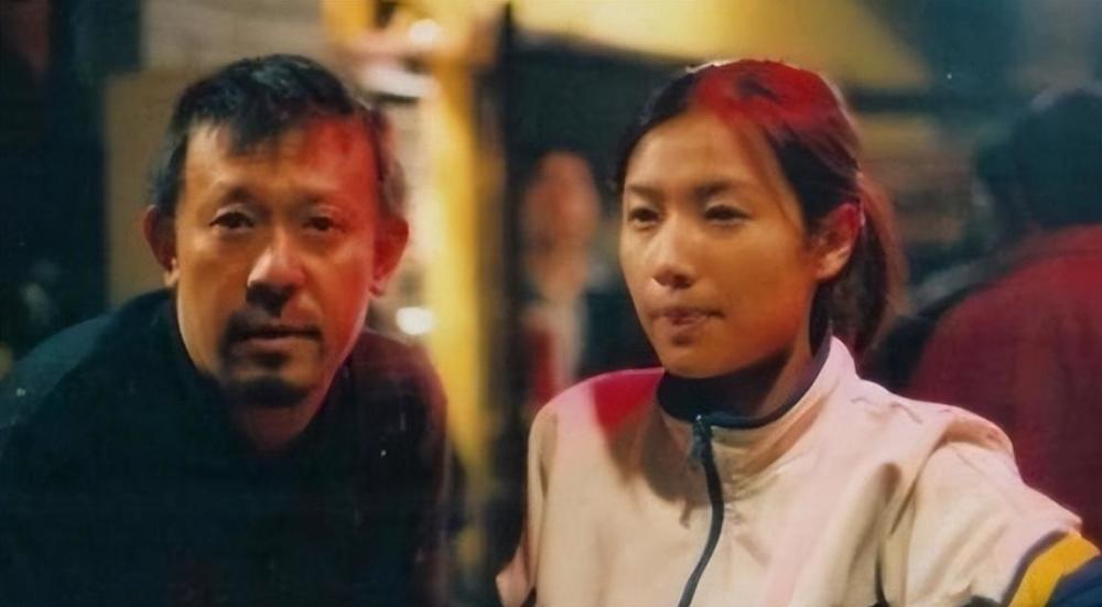 28年后再看“才女”徐静蕾，“京圈神话”的隐退，完全不奇怪！每天15分钟改善体态2023已更新(微博/新华网)