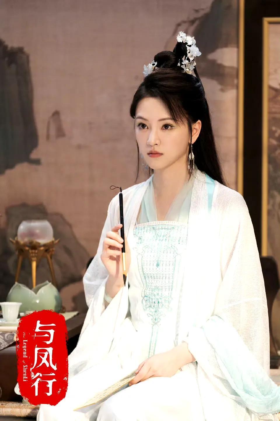 女演员长相很重要,看《与凤行》黄灿灿就知道,衣服越素越美丽_腾讯