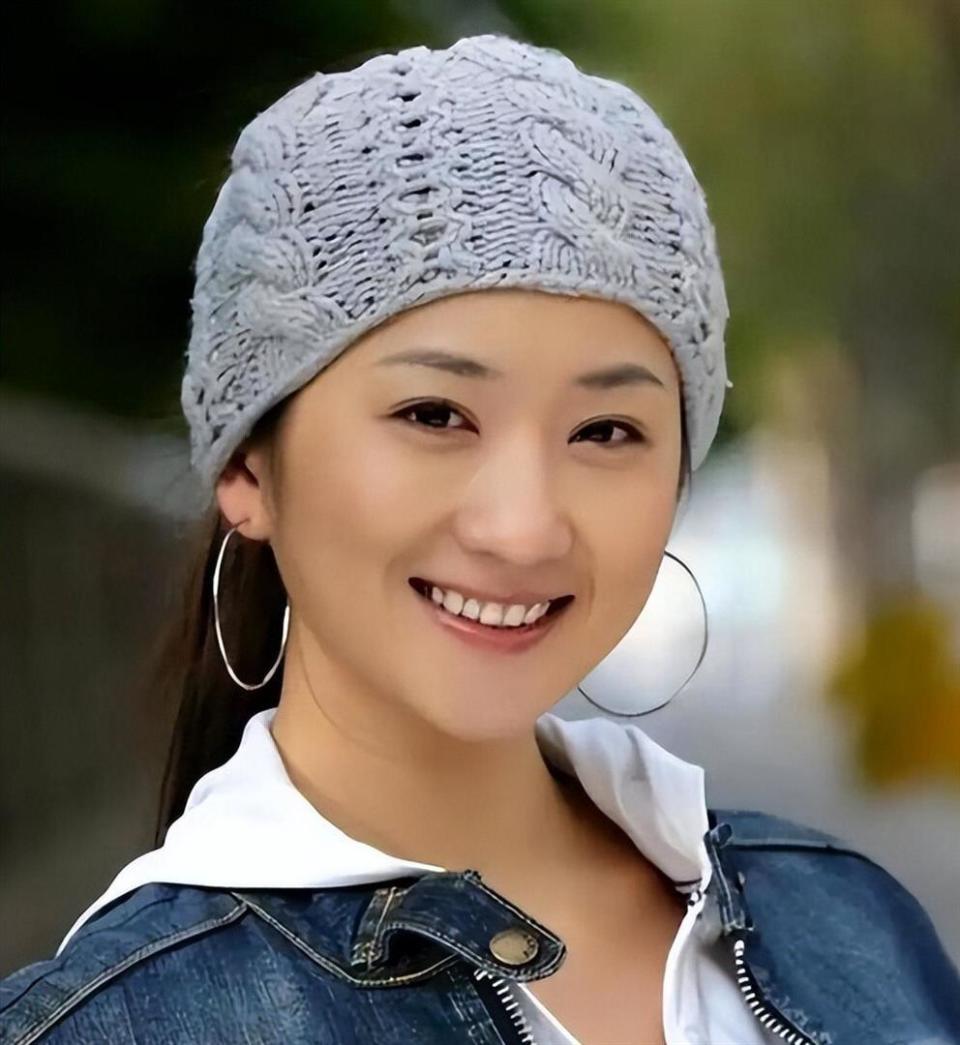 她带弟弟进入娱乐圈，没想到如今自己无人问津，弟弟却红透半边天_腾讯新闻