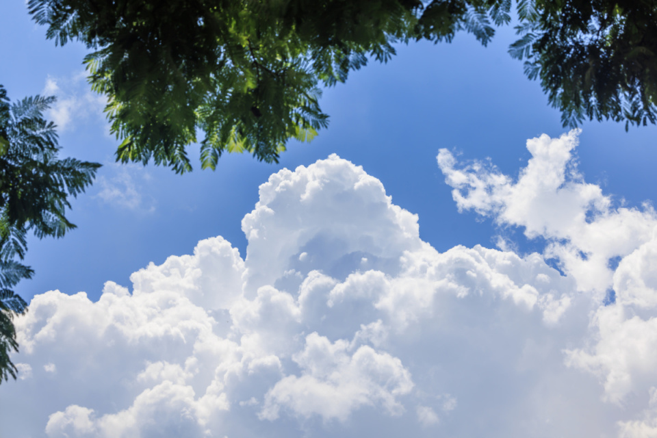 昆明天空现梦幻漫画云