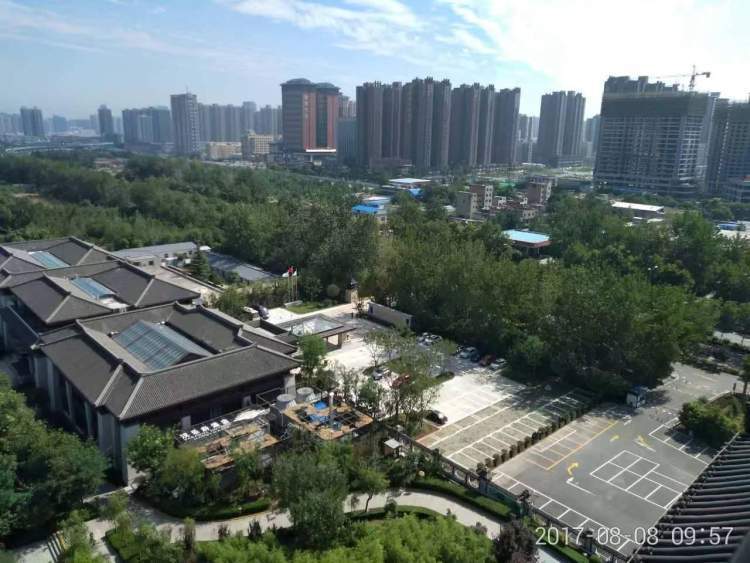 其主要的景点有由水上餐厅(榆园),和平桥,水车广场,城墙展示组成.