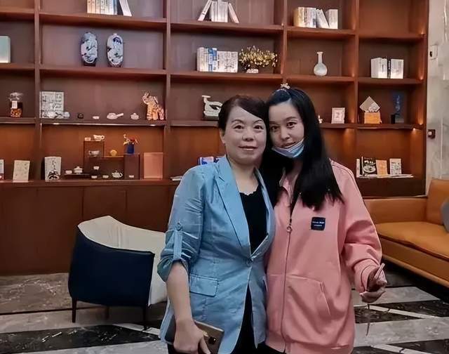 田静在两方面做了准备想要重回直播带货巅峰然而结果不如意