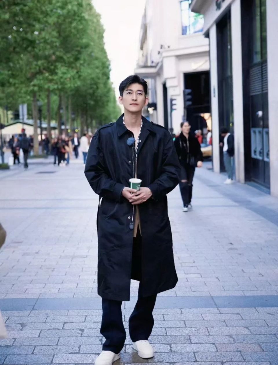 张翰新剧开播,颜值受争议,这6位明星古装现代装有"两副面孔"