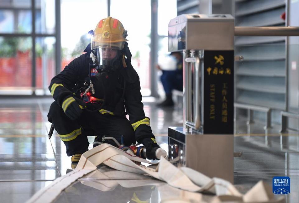 当日上午,广东省消防救援总队联合香港特区政府消防处,澳门特区政府