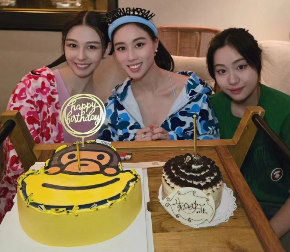 邱淑贞女儿为赌王千金庆生,甘比爱女惊喜出镜,全是高颜值美女