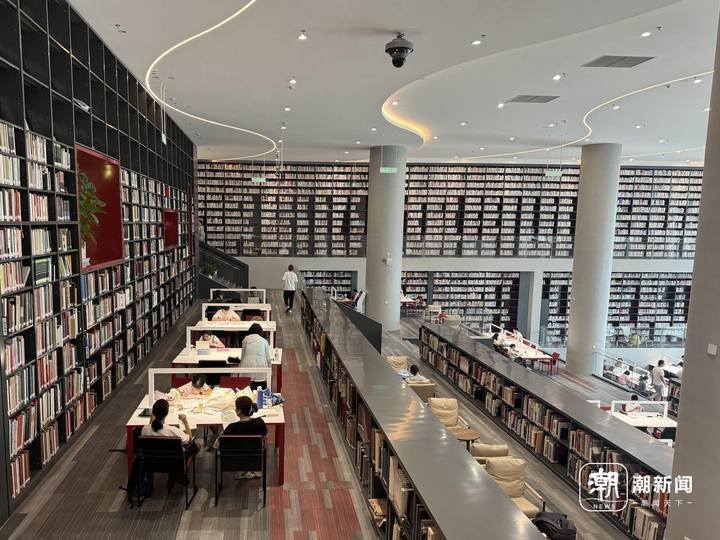 章章是浙江金华人,从南京大学建筑系毕业后,去年来杭州工作.