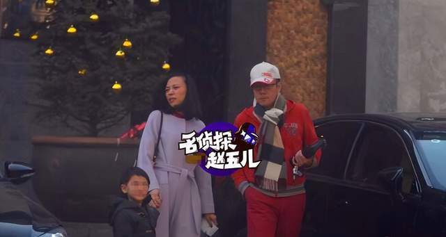 蔡国庆早起送儿子上学,妻子长相路人,生的儿子却个个帅的不得了_腾讯