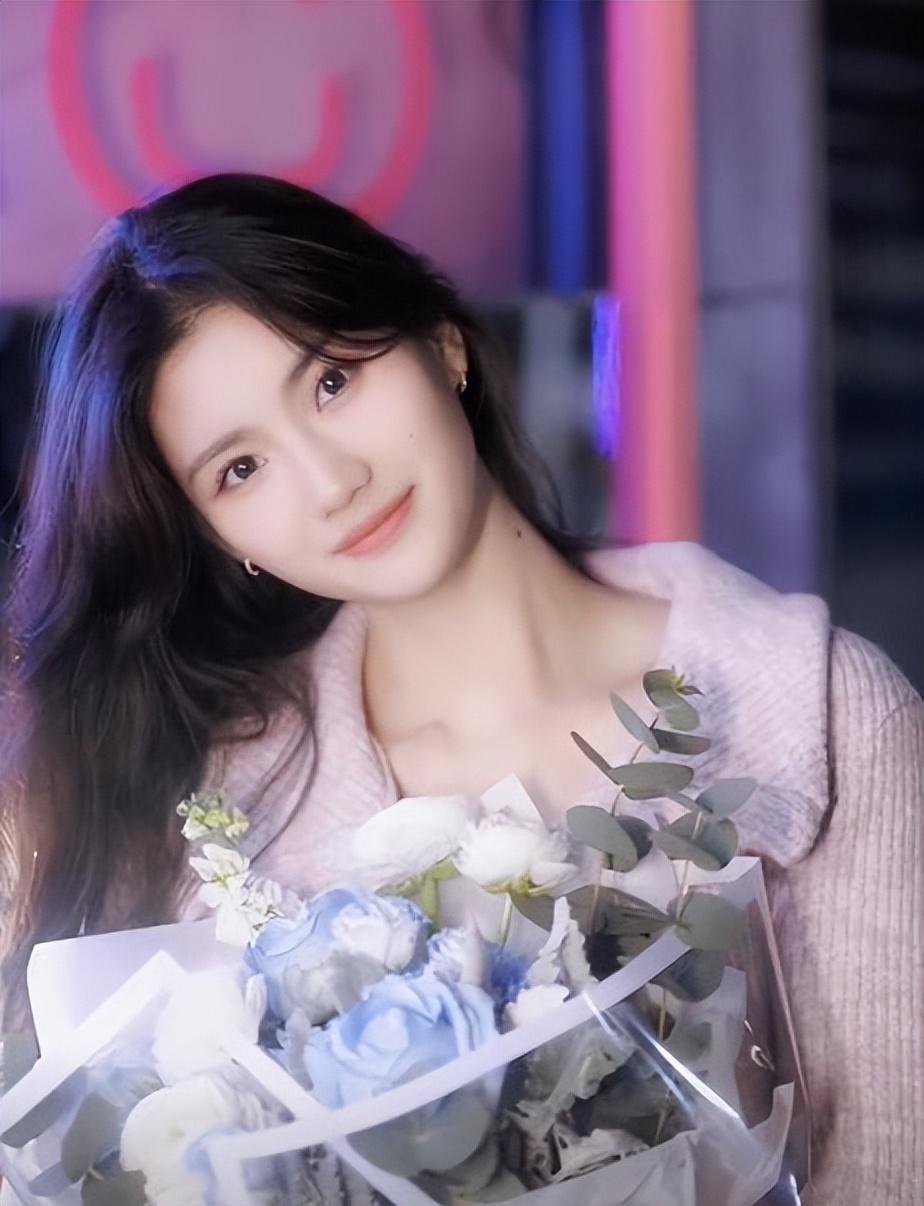 君不见她嫣然一笑醉人容颜田径女将歪头杀迷倒众生那一刻心醉了人麻了