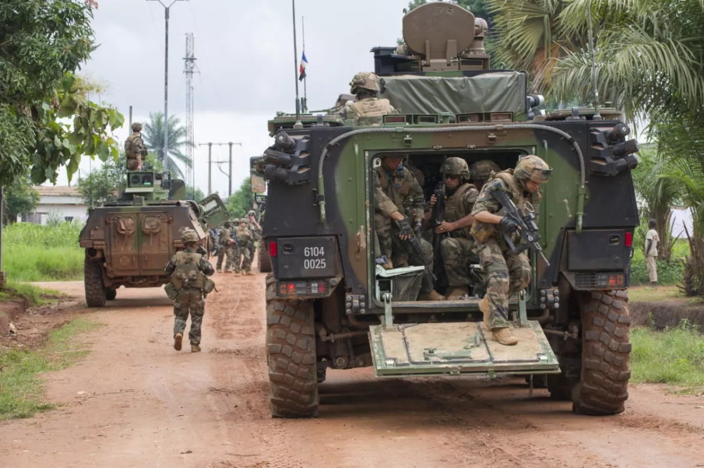 从法国陆军的现役总兵力来看,大约只能等于俄军在"特别军事行动"最