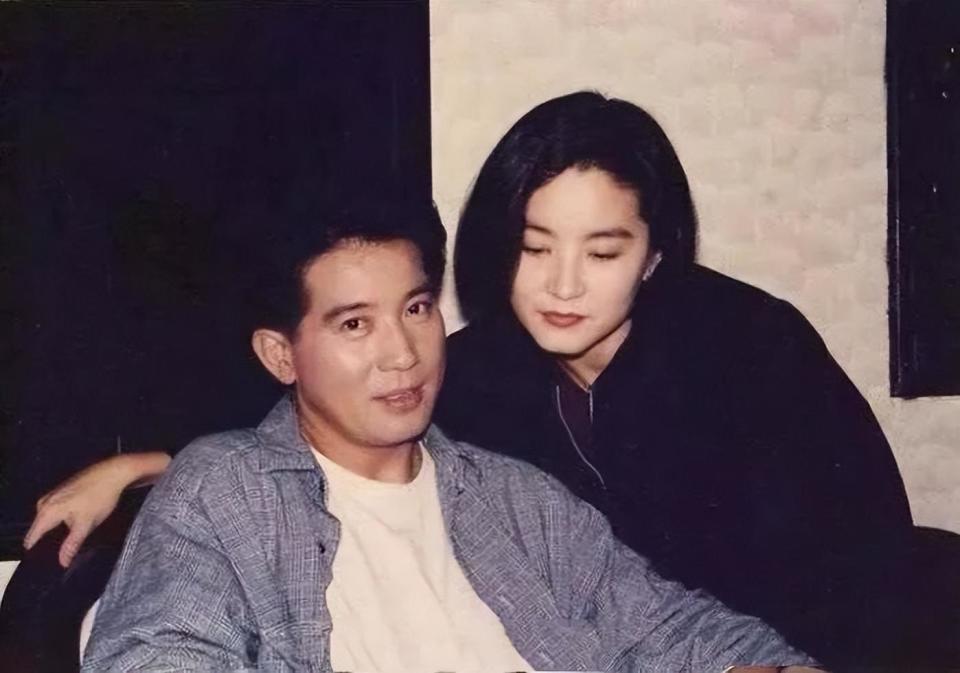 秦汉时隔20年再拍台剧,与导演刘若英合作默契,单身30年魅力不减_腾讯