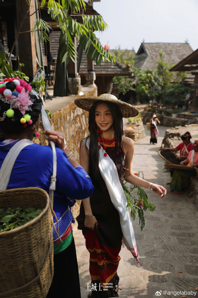 杨颖有麻烦了!网友讥讽杨颖,杨颖化妆师一句话却迁怒刘亦菲粉丝