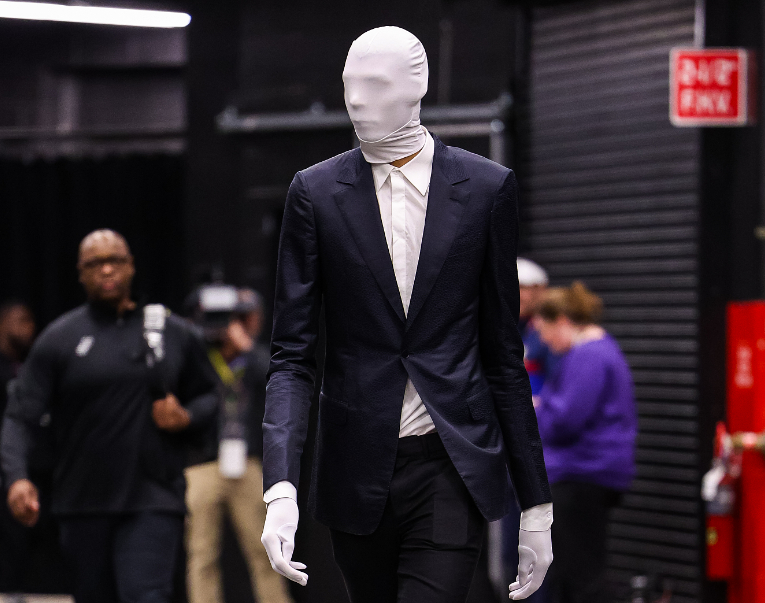 文班亚马万圣节扮相曝光:完美诠释瘦长鬼影 今日迎战单核杜兰特_腾讯