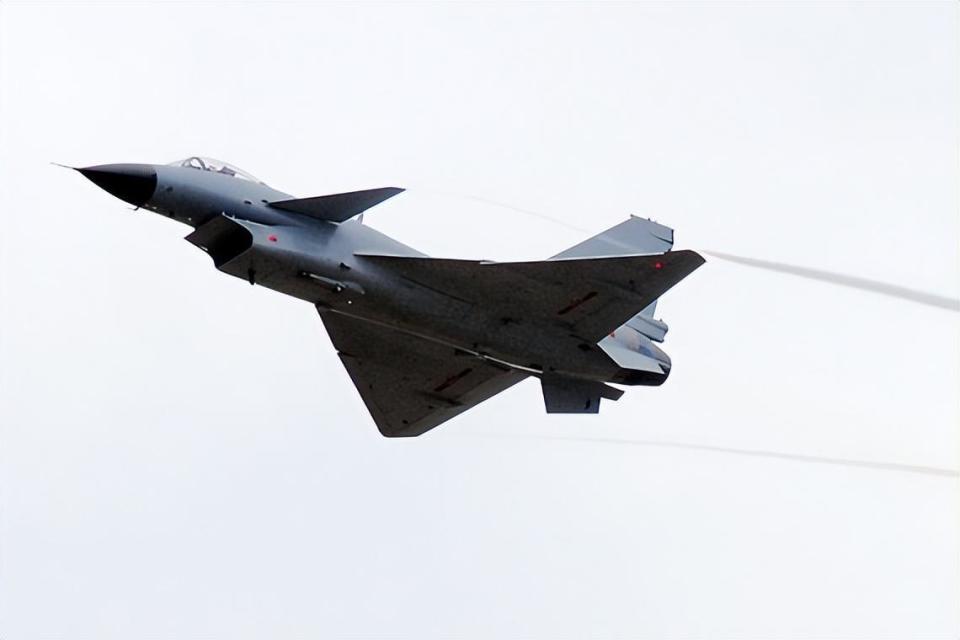 国产歼10迎来首飞26周年,实战性能实现脱胎换骨,实力究竟有多强