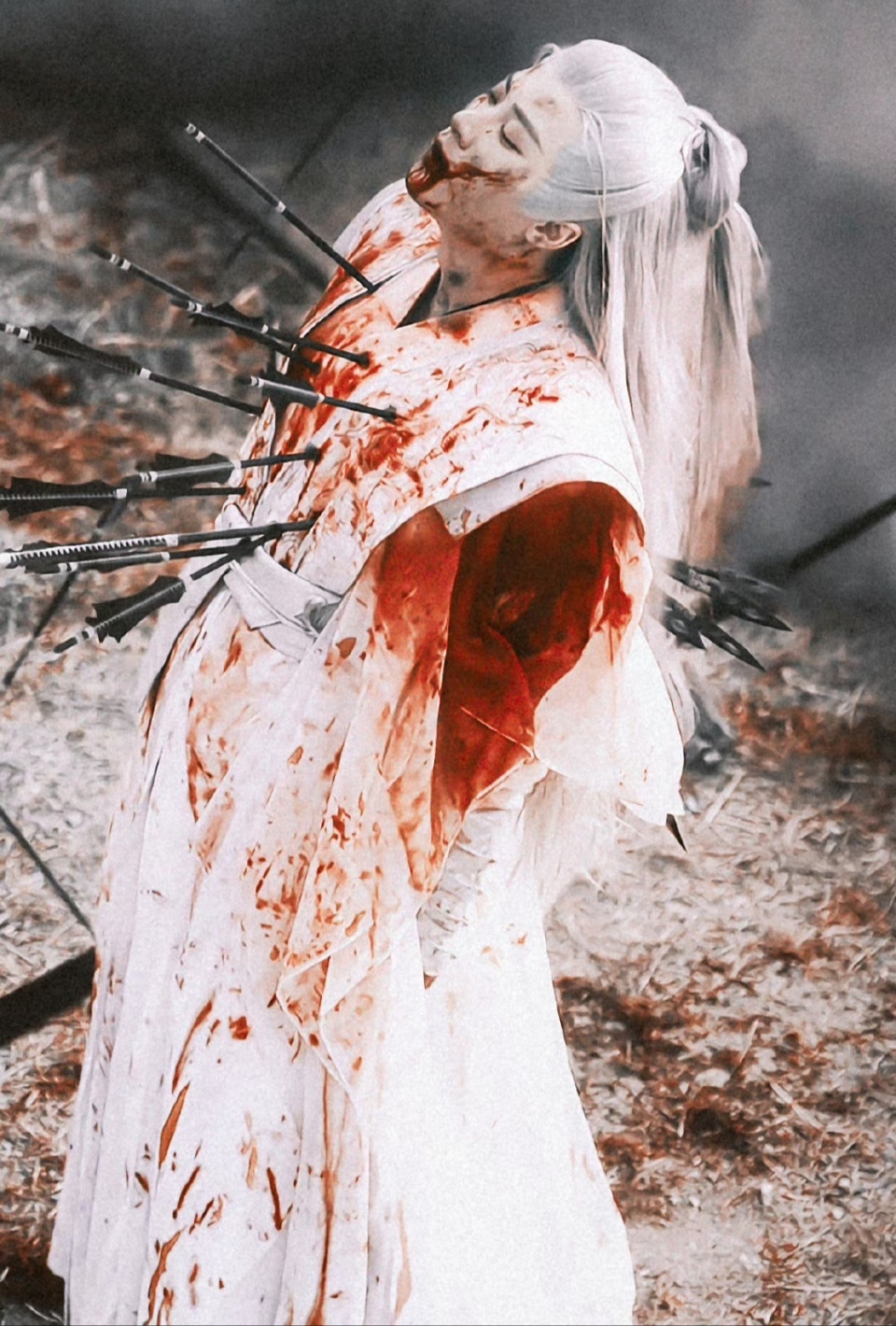 而后又武断结束这个面具的一生,小夭大哭一场,她甚至说,以后他要是死