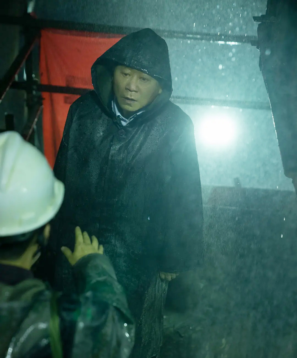 剧情推进与原型案件被重叠,情节仿佛让人置身于那趟激荡人心的命运