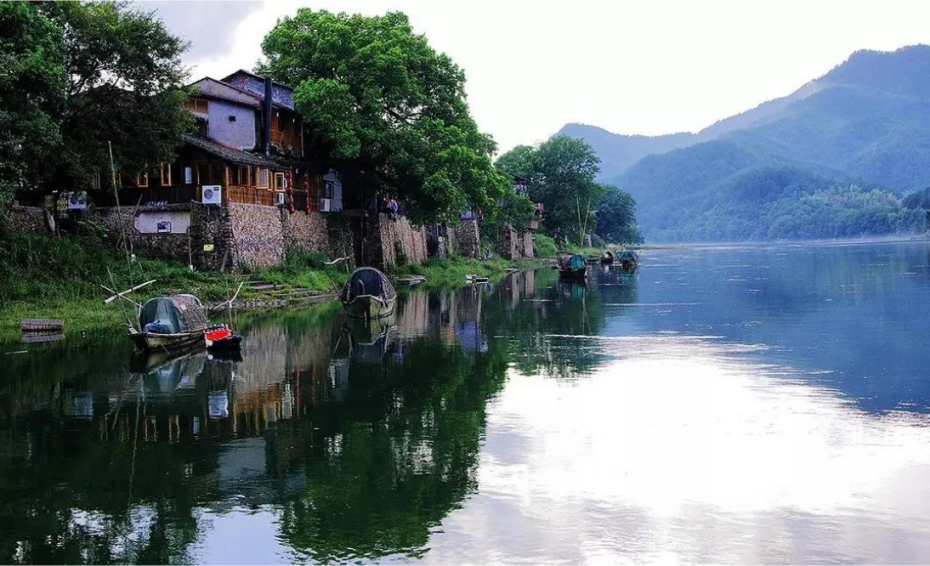 丽水被风景如画的山脉,宁静的河流和连绵起伏的丘陵所环绕,生态绿色的