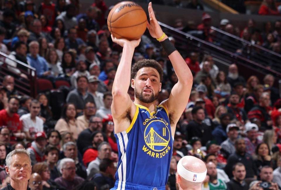 如今的金州勇士,汤普森就是黄四郎,他想要一份体面的养老合同,但放不