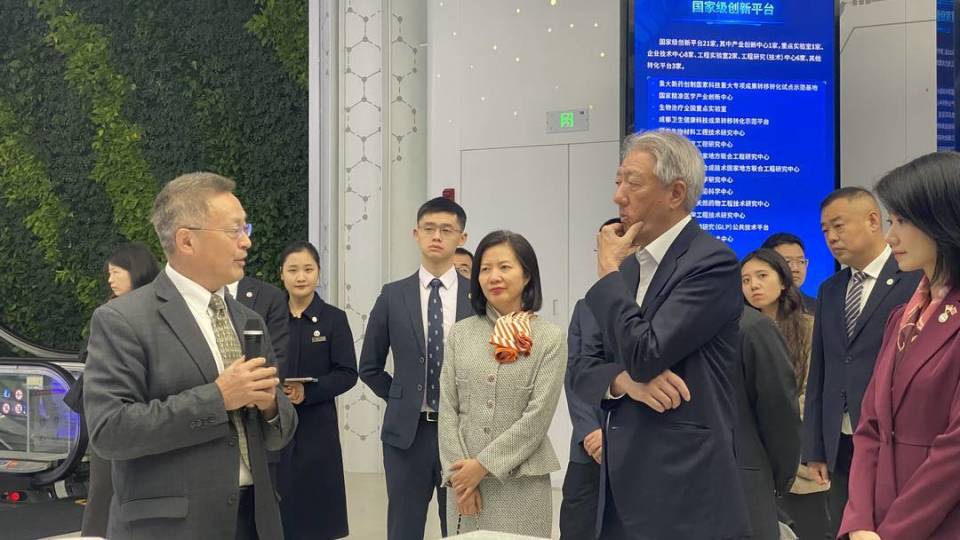 新加坡国务资政张志贤率团访川_腾讯新闻