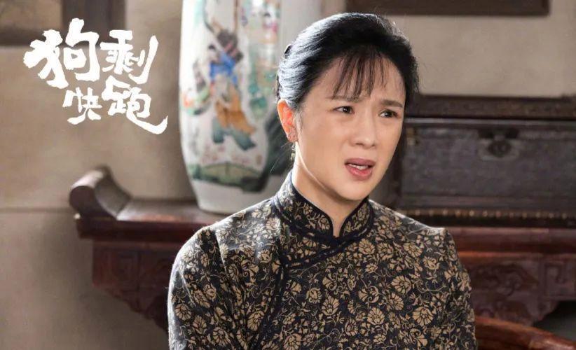 《狗剩快跑》周显欣:撞脸巩俐, 弃医从艺,与制片人闪婚,怀孕也一波三