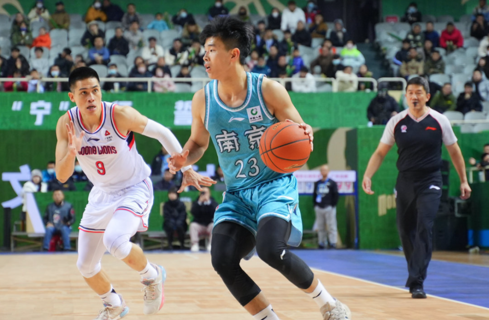 林葳加盟广州男篮此林葳是球队老总龙狮愚人节会玩