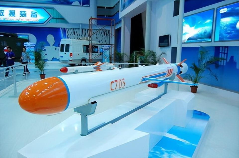 越南海军在考虑再三之后决定,给越南版052b配备c-705反舰导弹.