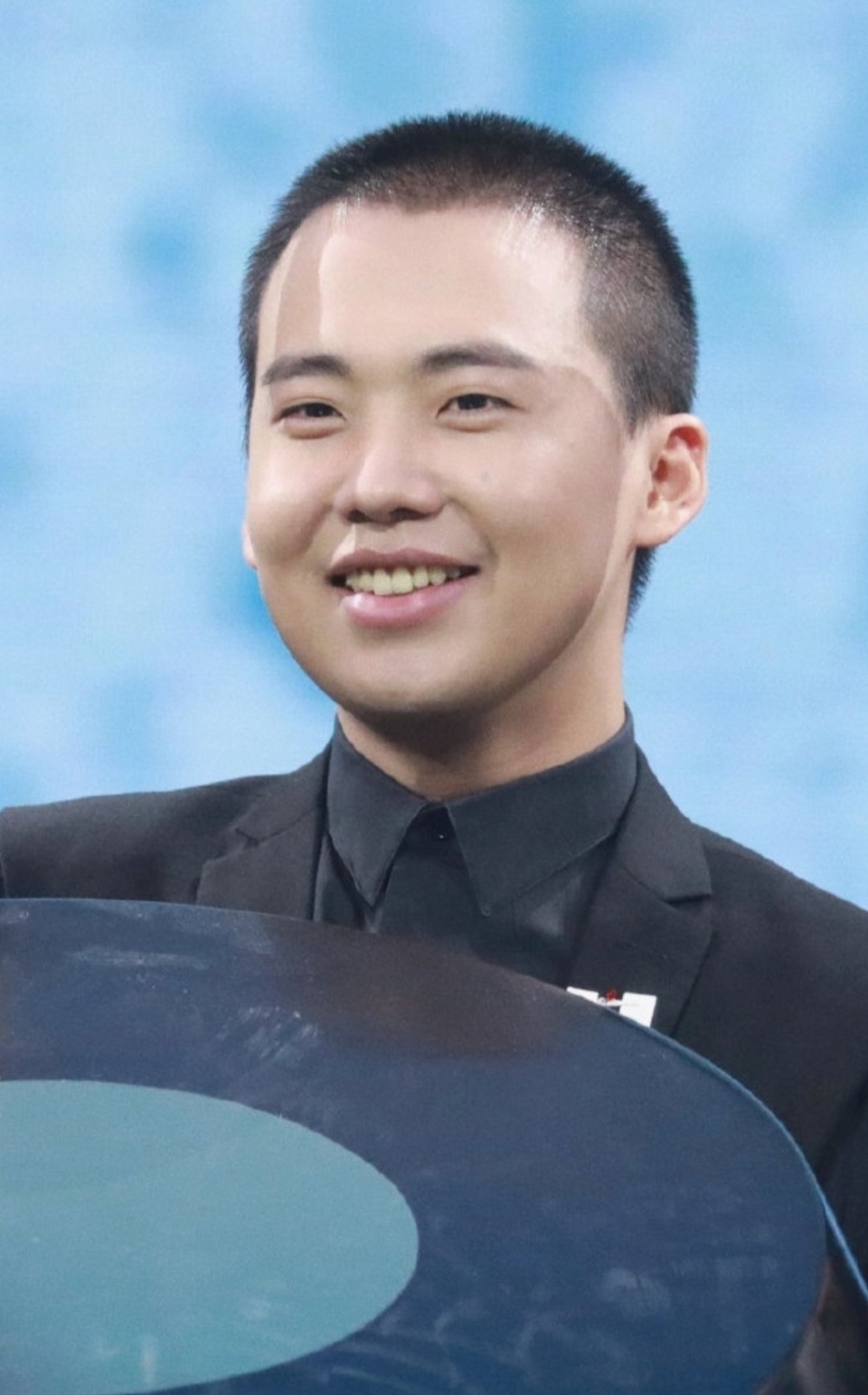 德云社郭麒麟近照曝光惹争议!身体发福胖到离谱,网友直呼认不出