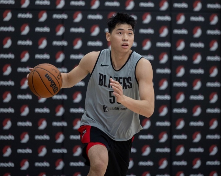 中国篮球3消息:李凯尔将与男篮汇合 林书豪力挺崔永熙 徐昕大帽哈雷尔
