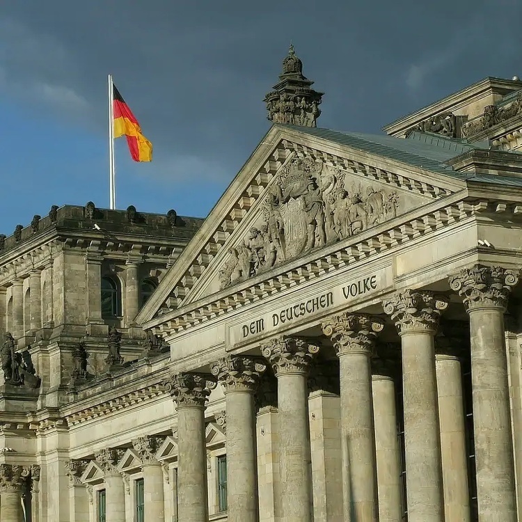 德国联邦议院国防委负责人指责法国克扣对乌克兰的军事援助