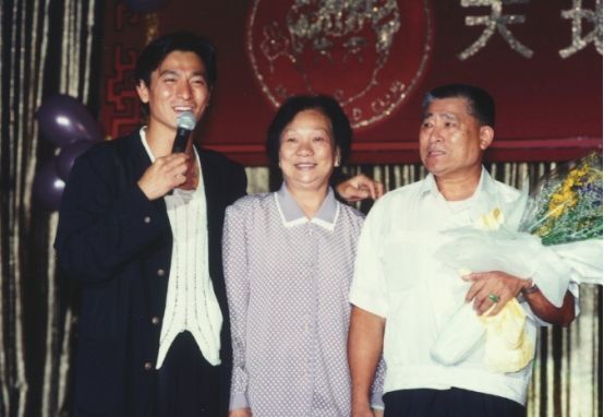 刘德华父亲去世曾带全家住贫民屋当消防员养家20年前患膀胱癌