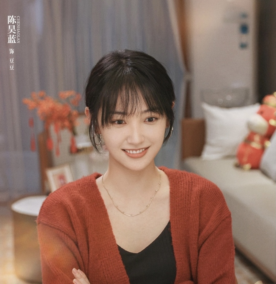 值得一提的是,在刚刚大结局的《很想很想你》中,也有陈昊蓝的身影,剧