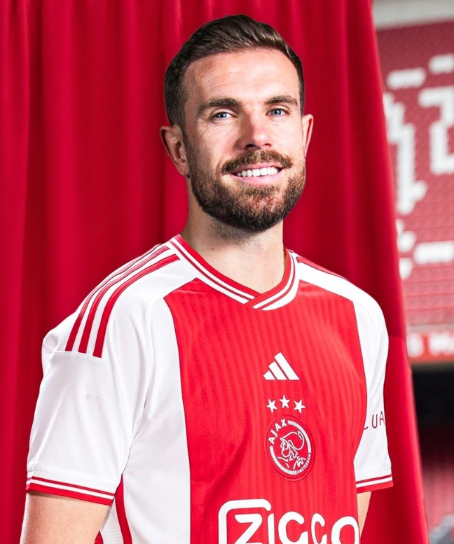 双方签约至2026年6月,亨德森将会身穿阿贾克斯的6号球衣