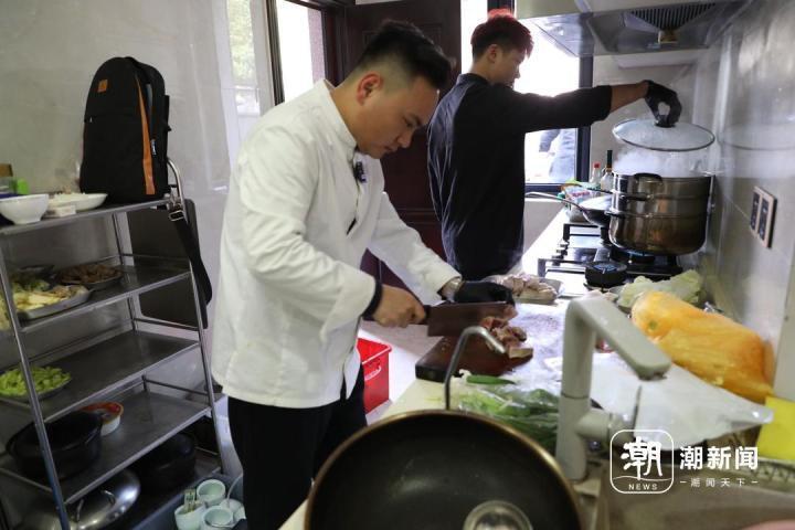 私厨上门春节档期预约告急,足不出户享用美食,东家