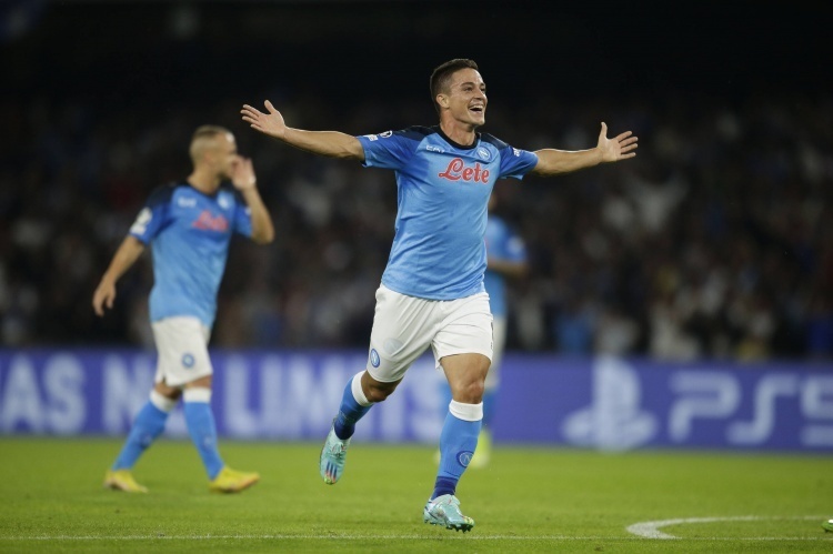 此外,那不勒斯还有意萨索洛边锋贝拉尔迪,而他也是尤文考虑的引援