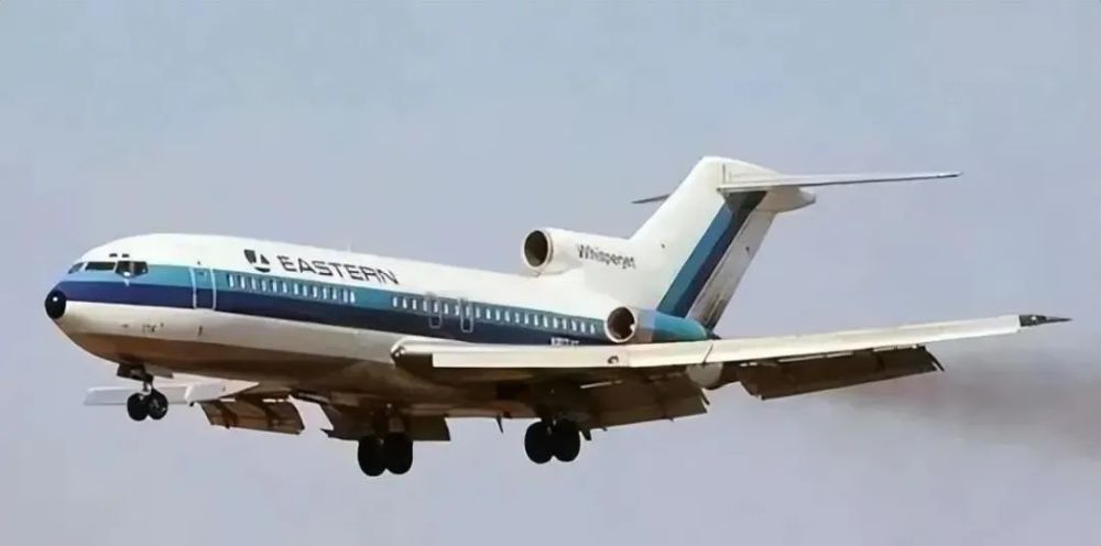 作为启动用户在观摩了波音727的木质实体模型后,美东航下了40架订单