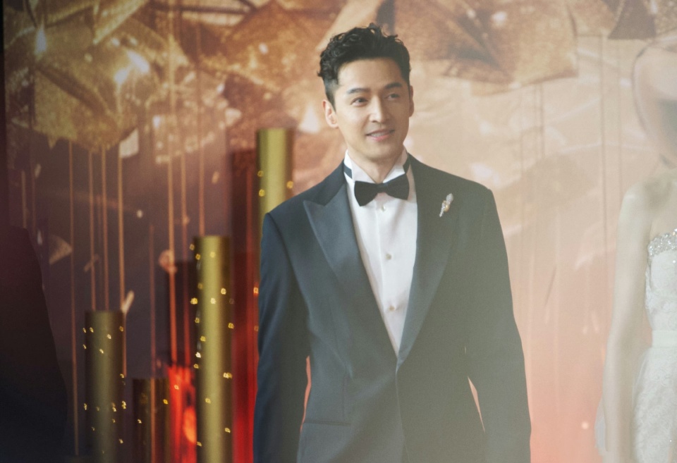 胡歌黑脸引发热议始作俑者竟是现场主持人网友直呼太离谱