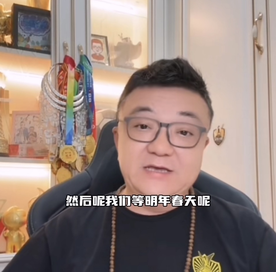 同行是冤家？董路疑似嘲讽黄健翔：口贩子推球的，这玩意也能大谈青训-腾讯新闻