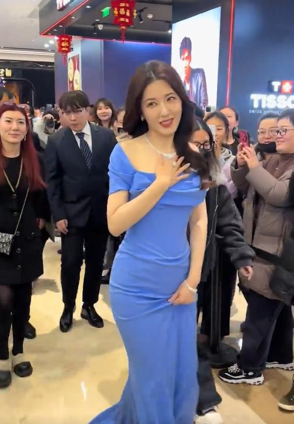 晉城這一天，身材曼妙有致、不裝嫩、不硬凹的曾黎，定義了什麼叫仙女下凡