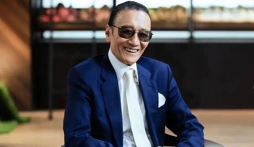 谢贤才是赢家,离婚后不仅能与前妻保持亲昵,两位前任也亲如姐妹_腾讯