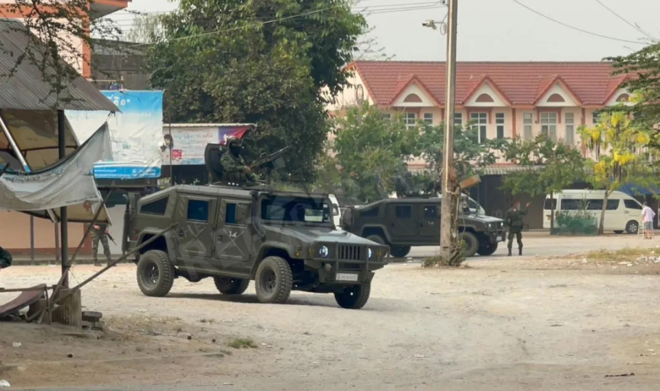 缅甸妙瓦底紧张局势升级边境一带泰国军队全副武装开展巡逻多图