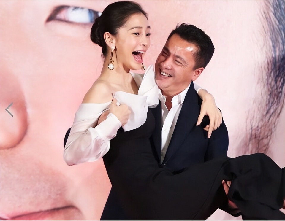 杨颖带货全网嘲:"国民女神"陨落背后,是插足,自负和过河拆桥?
