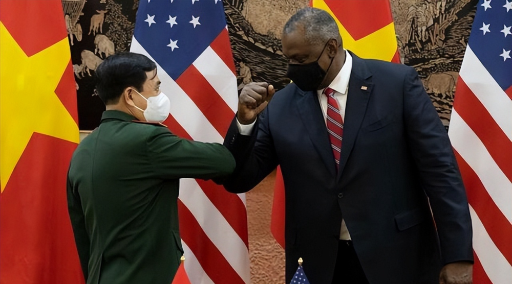 美国黑人防长奥斯汀:握手只是礼貌,"中国威胁论"才是他的主打-腾讯
