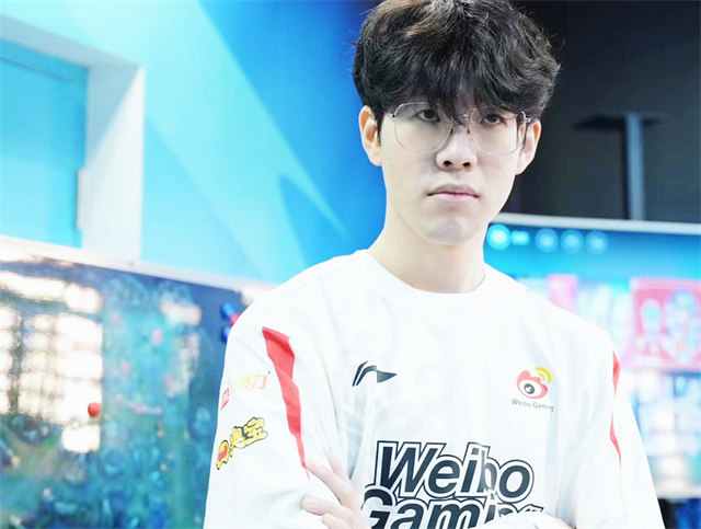 女粉把zeus牌子打歪被发现后回应凭什么说theshy不好