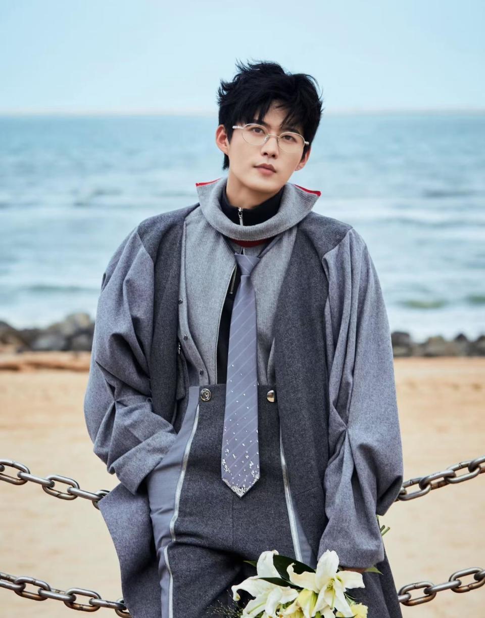 刘擎舒童首搭即破圈，新剧一天登顶男频榜TOP1，连真经侦民警也有出演_腾讯新闻