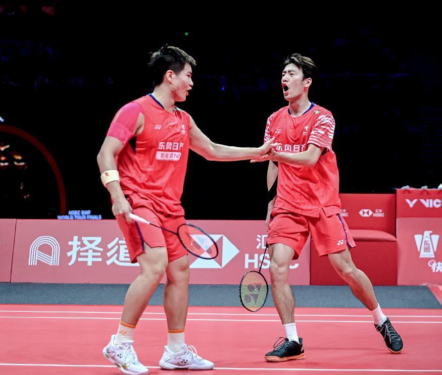 关键时刻不手软！梁伟铿/王昶2-0复仇韩国男双，决赛对阵日本王牌_腾讯新闻