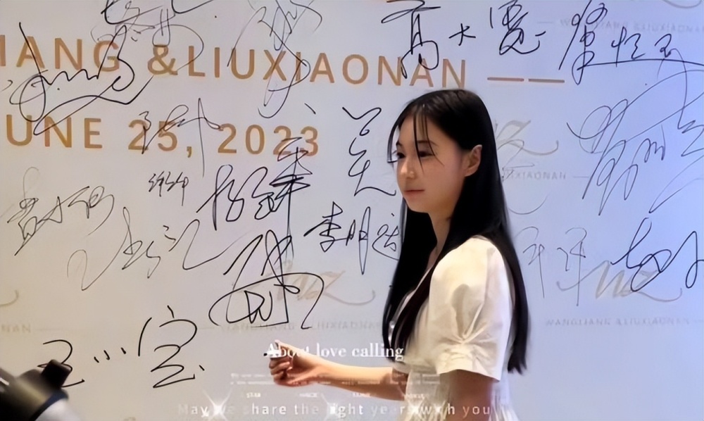 兰妮儿是《乡村爱情8》中新加的角色,扮演者叫冯珺熙.